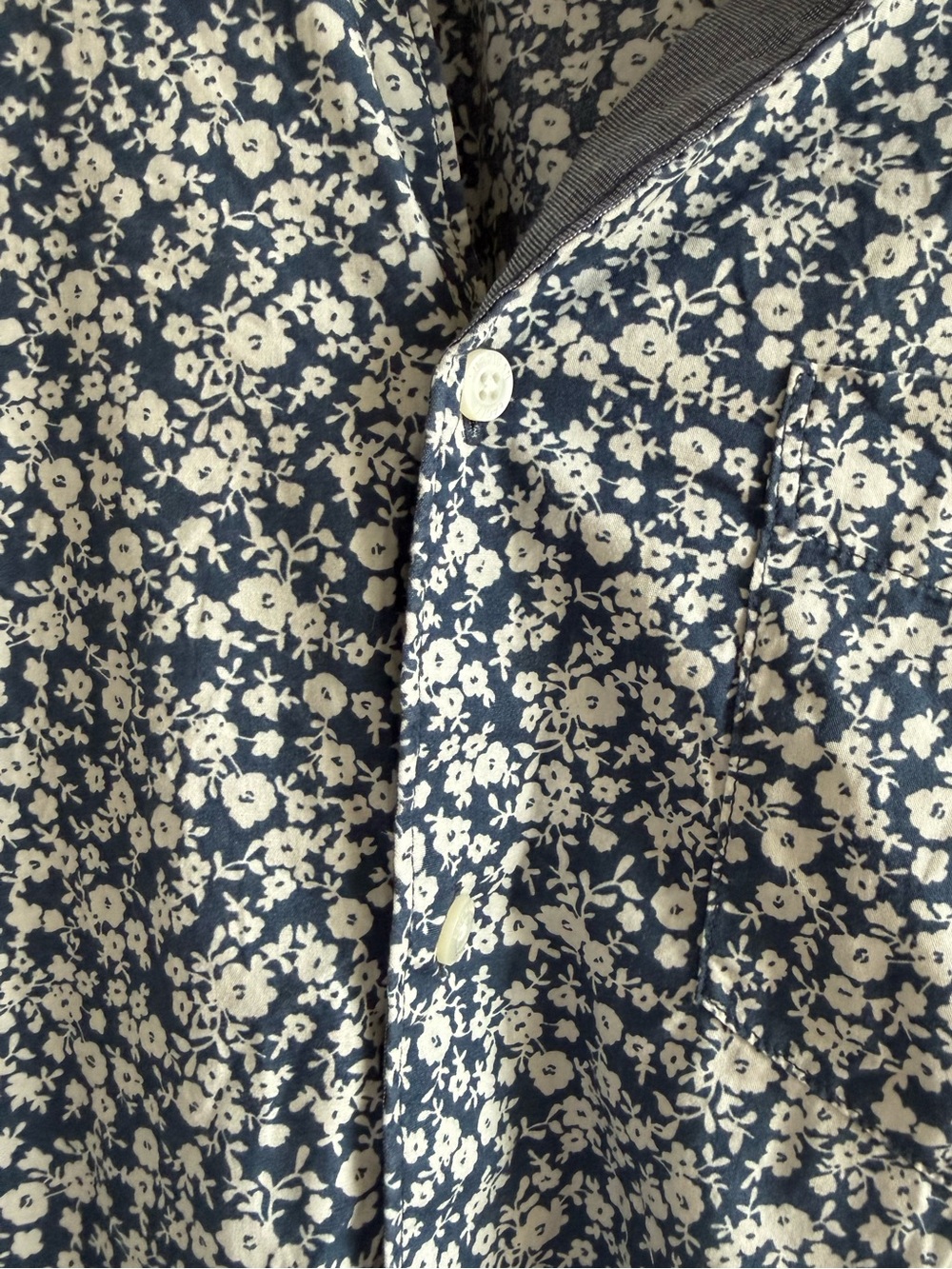 American Eagle Navy and White Floral Button Down Shirt - Picture 3 of 7